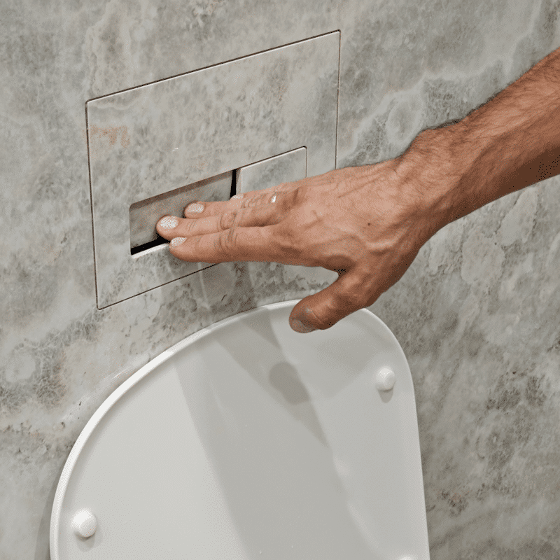 Buton de scurgere NEQUID în acțiune – exemplu de utilizare într-un proiect real. Design ascuns, perfect integrat în faianță.